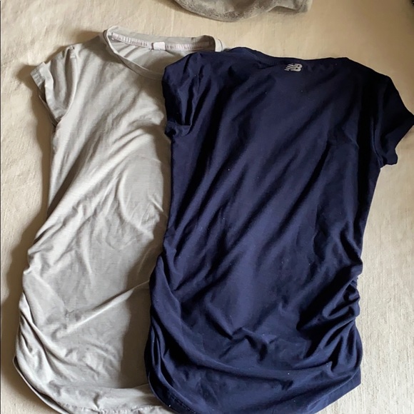 2 Women’s Small New Balance Athletic Shirts - Picture 3 of 3